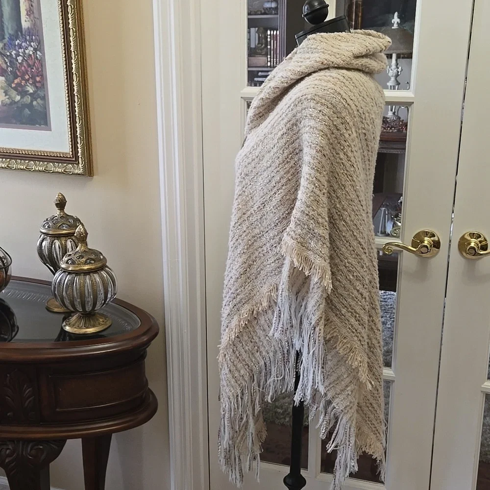 New Directions Belvedere Cream Tan Knit Poncho Fringe Trim Toggle Closure OS NEW